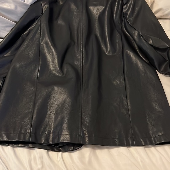 Nasty Gal faux leather oversized blazer - Picture 7 of 9